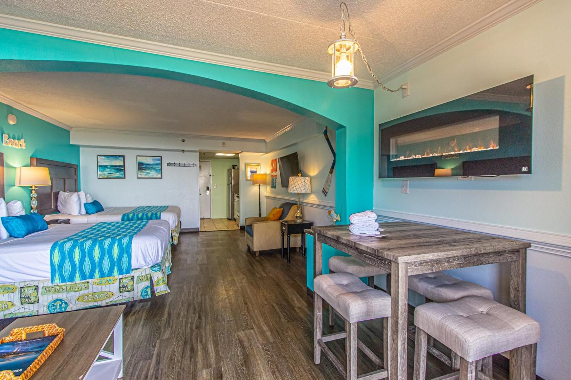Oversized Ocean View Queen Suite With Beautiful Fireplace And Accents - Sleeps 4 Guests! Myrtle Beach Room photo